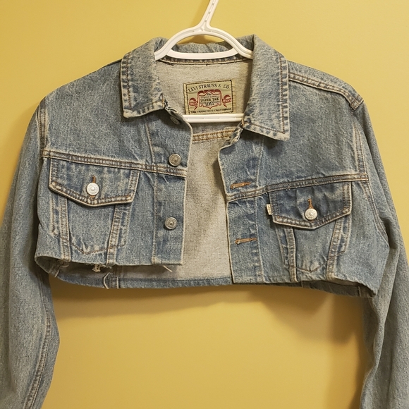 Vintage Levi's Cropped Denim Jacket - Picture 2 of 8
